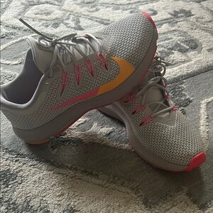 Nike Gray and Pink Athletic Shoes with Breathable Mesh and Sleek Design